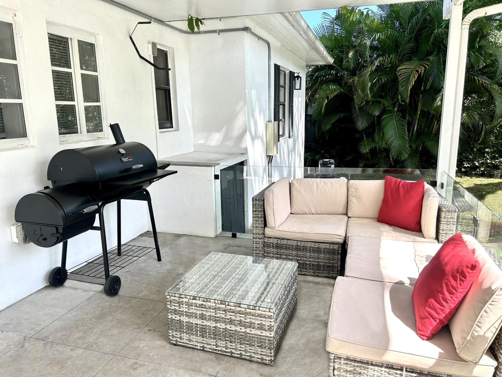 Villa With Pool Design District Miami Exterior photo